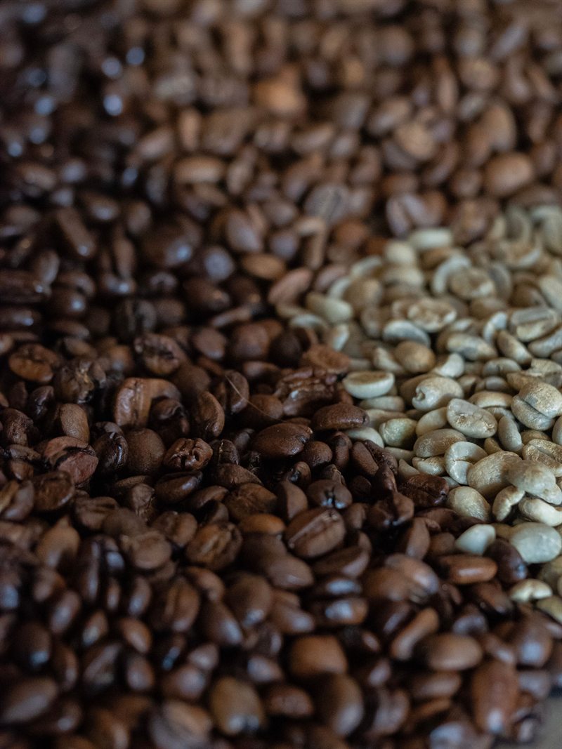 Green and roasted coffee beans